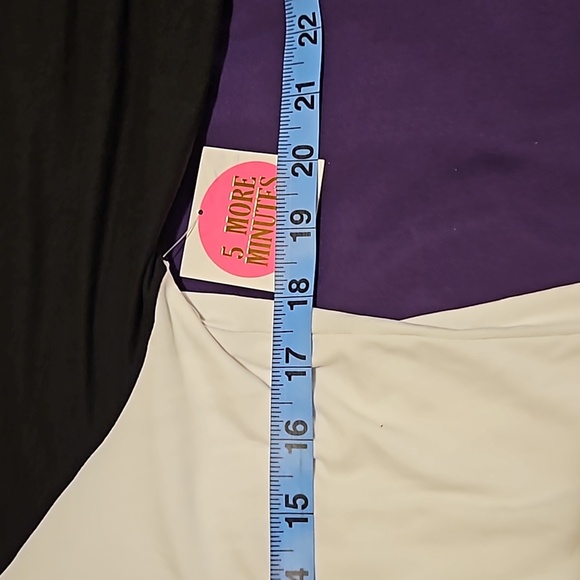 5 More Minutes Juniors Red Sequin What The Elf? Black Sleeve Red Top Holiday XL - Picture 9 of 10